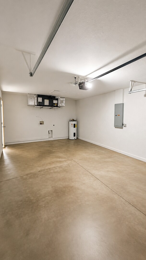 Building Photo - 2/2 + Den Available Now!