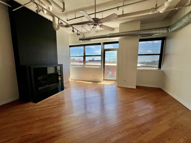 Building Photo - 500 S Clinton St