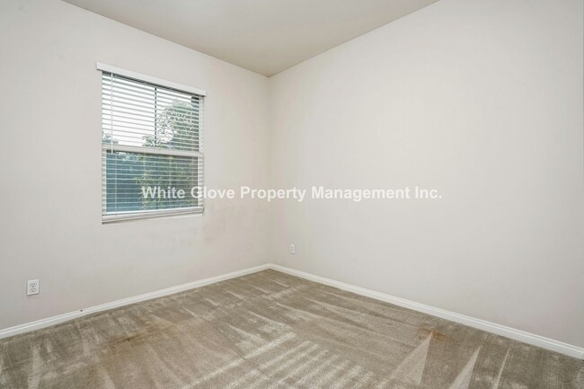 Building Photo - Charming 3-Bedroom Irvine Condo with Attached Garage and Community Amenities