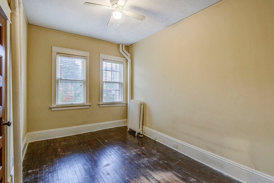 Building Photo - 712 W 28th St