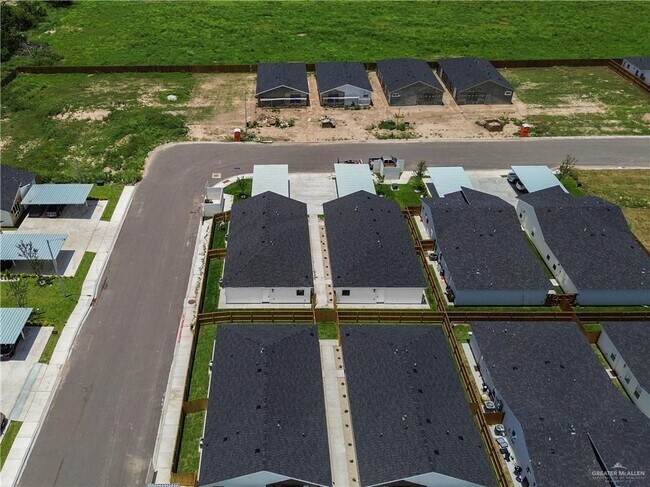 Building Photo - 22 E Viviana St