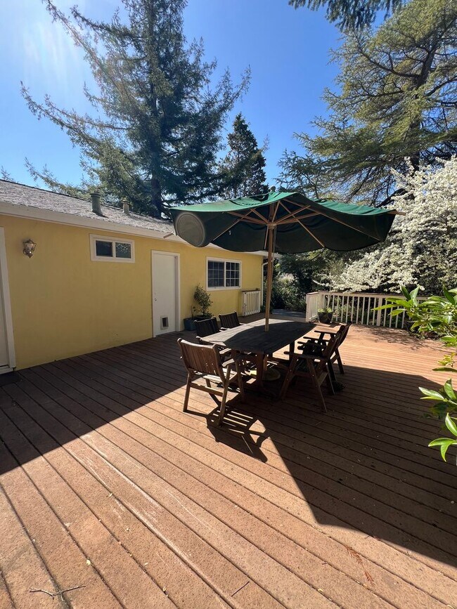 Building Photo - Charming 3bd / 2ba Long-Term Rental