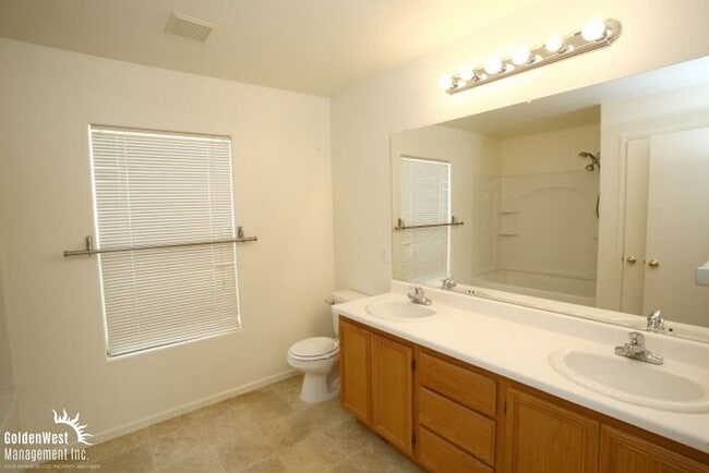 Building Photo - Beautiful 3Bdm 2.5Ba Home near Centennial ...
