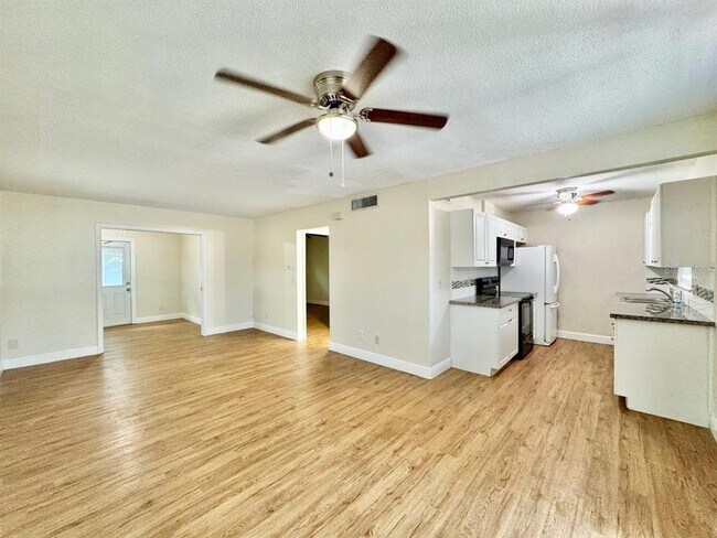 Building Photo - 865 Trotter Rd