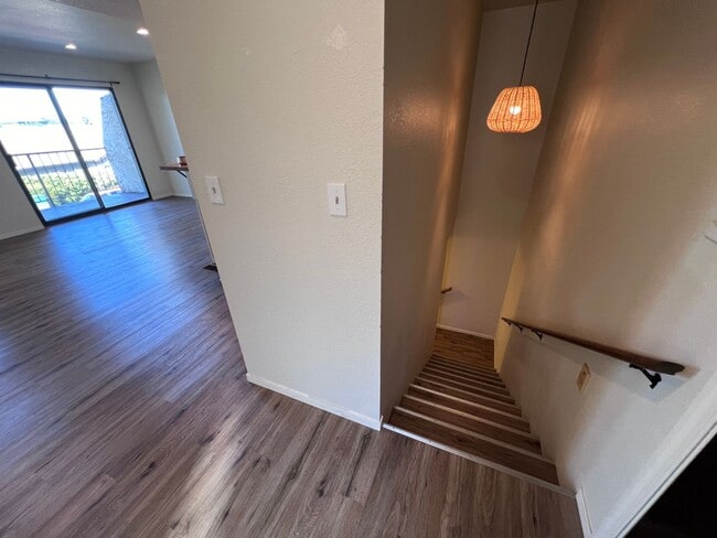 Building Photo - Charming 2-bedroom, 1.5-bathroom