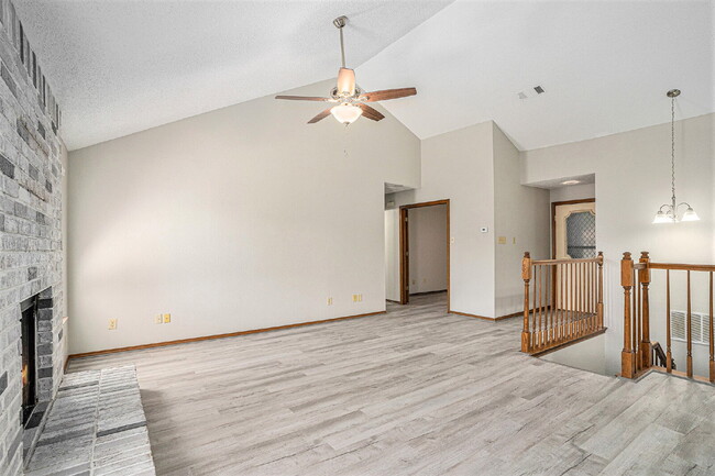 Building Photo - Section 8 Welcomed!! Spacious 5-Bed, 2.5-B...