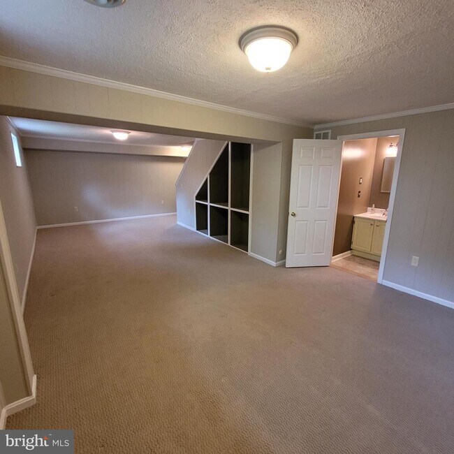 Building Photo - 6302 Shiplett Blvd