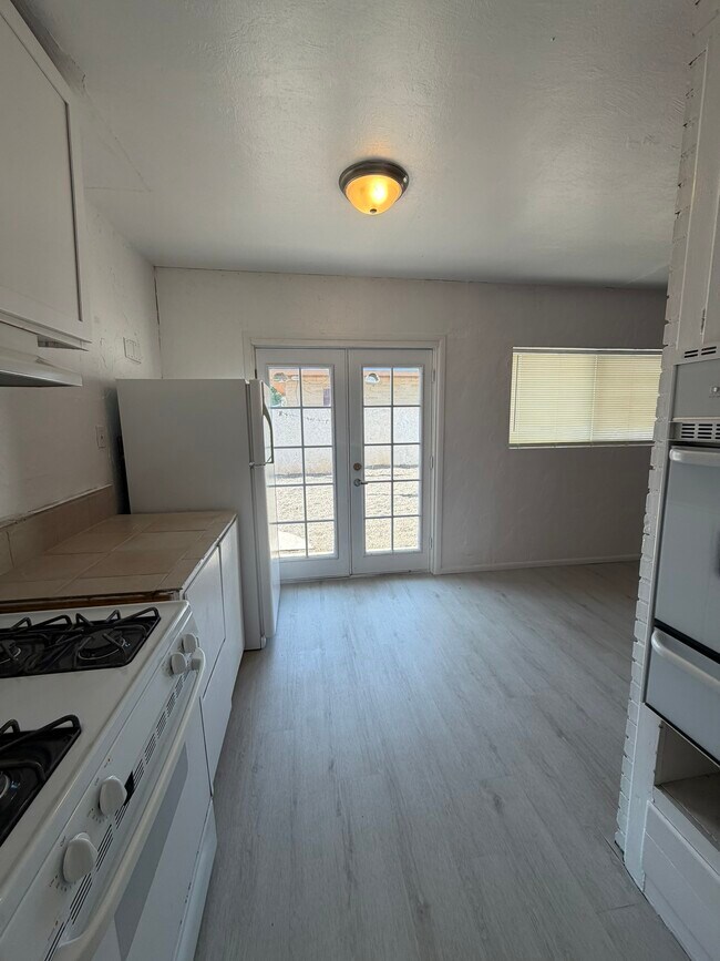 Building Photo - 1510 Amherst Dr SE