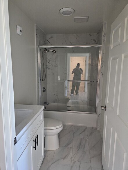 2ND BATHROOM - 16222 S Ainsworth St