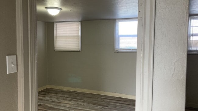 Building Photo - Cozy Apartment