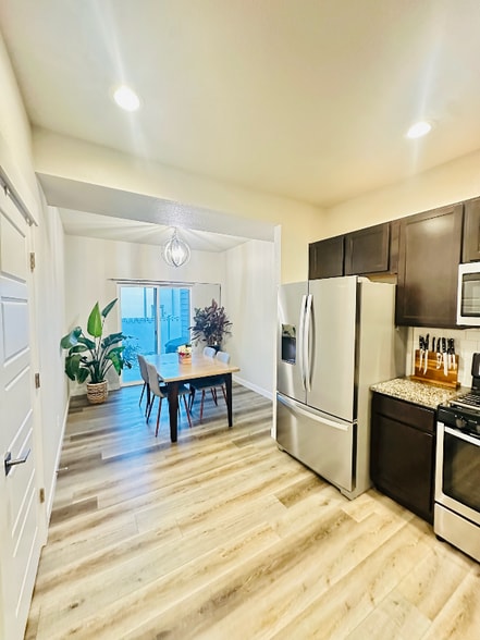 Building Photo - 286 E Chestnut St