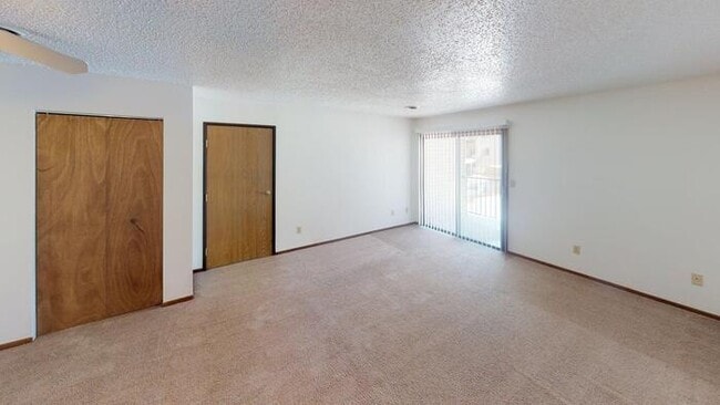 Building Photo - 1727 N Grandview Ln