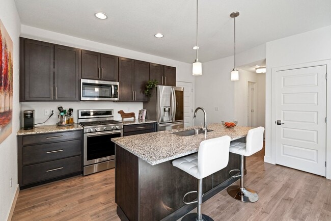 Building Photo - 3 bd/2.5 ba Townhome in Green Mountain Pla...