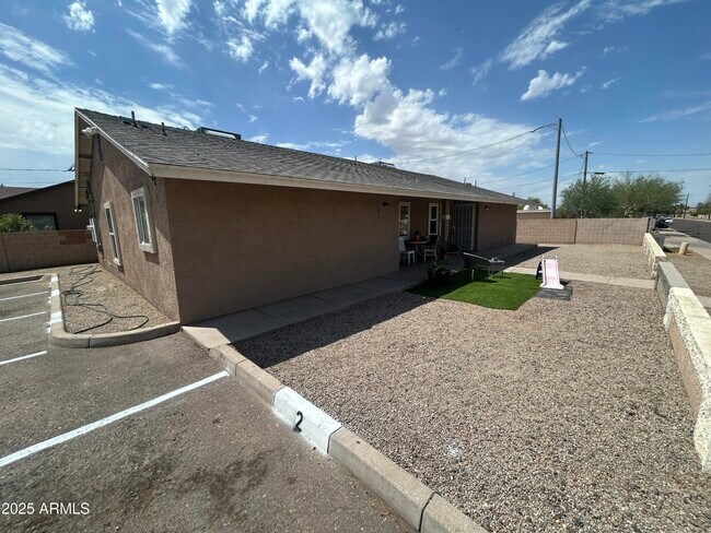 Building Photo - 1062 N 27th St