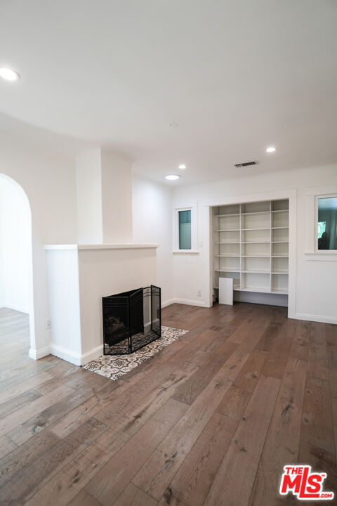 Building Photo - 2847 Pyrites St