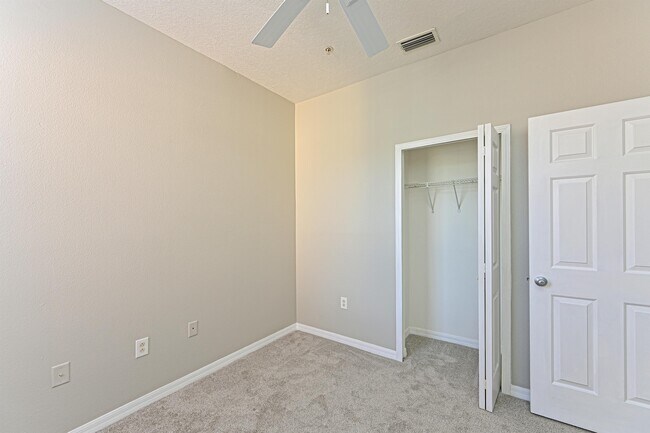 Building Photo - 3566 Parkridge Cir