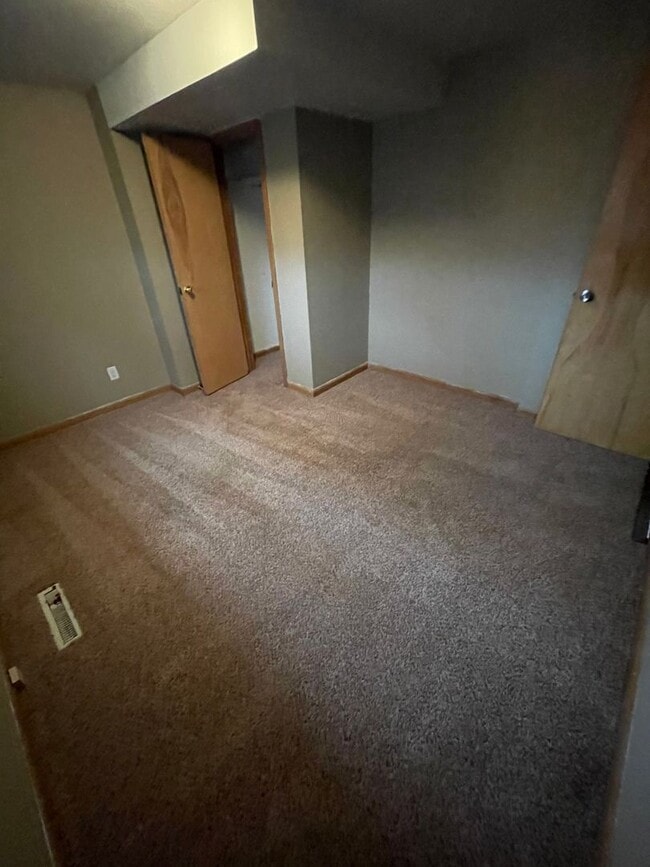 Building Photo - 706 2nd Ave NW