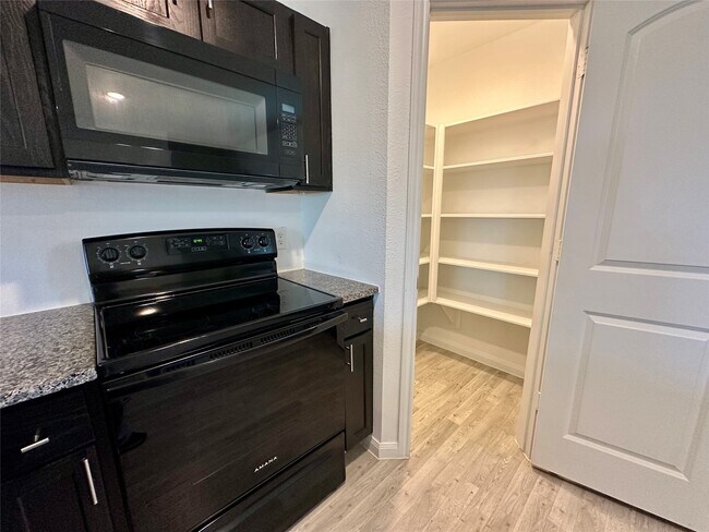 Building Photo - 16635 Colleen Pl