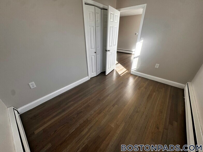 Building Photo - 18 Waugh St