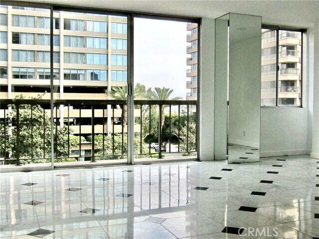 Building Photo - 10747 Wilshire Blvd
