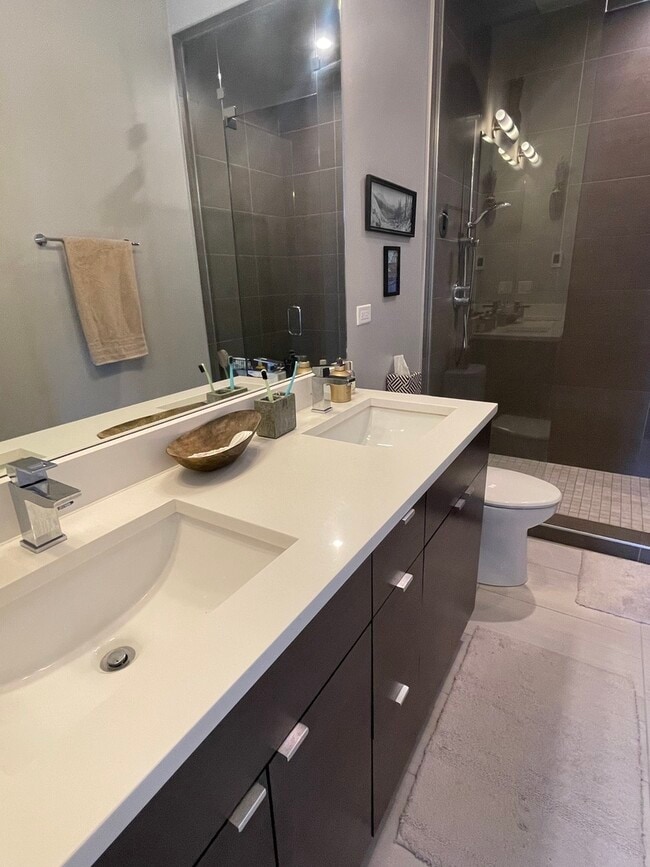 Building Photo - 2848 N Damen Ave