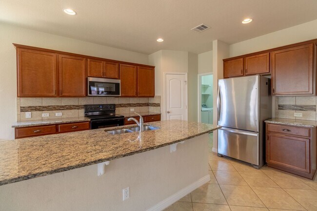 Building Photo - Gorgeous 3 bed / 2.5 bath just North of The Domain!