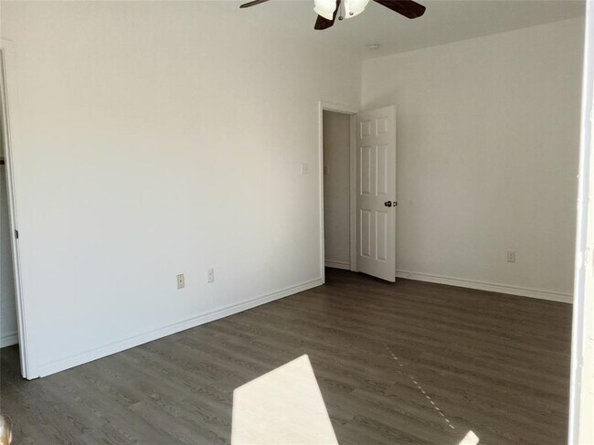 Building Photo - 605-605 Blvd