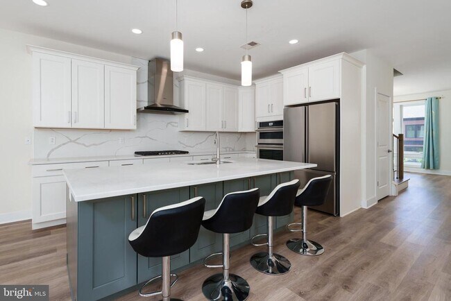 Building Photo - 3 E Hartwick Dr