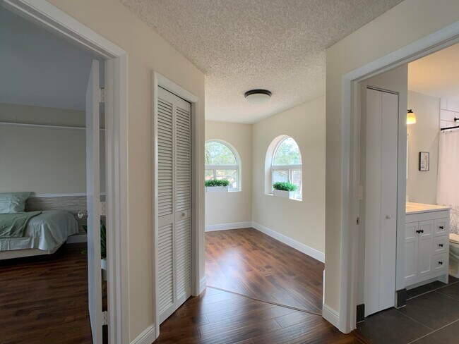 Building Photo - 10465 Mateo Ct