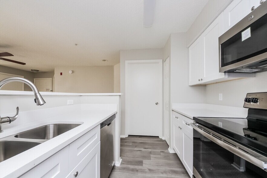 Building Photo - 2217 Grand Cayman Ct