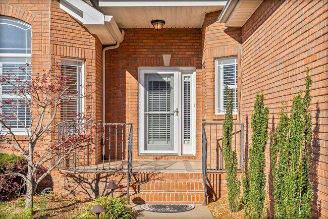 Building Photo - 3 Bedroom 2 Bath Pet Friendly Home For Rent with Community Pool Access!