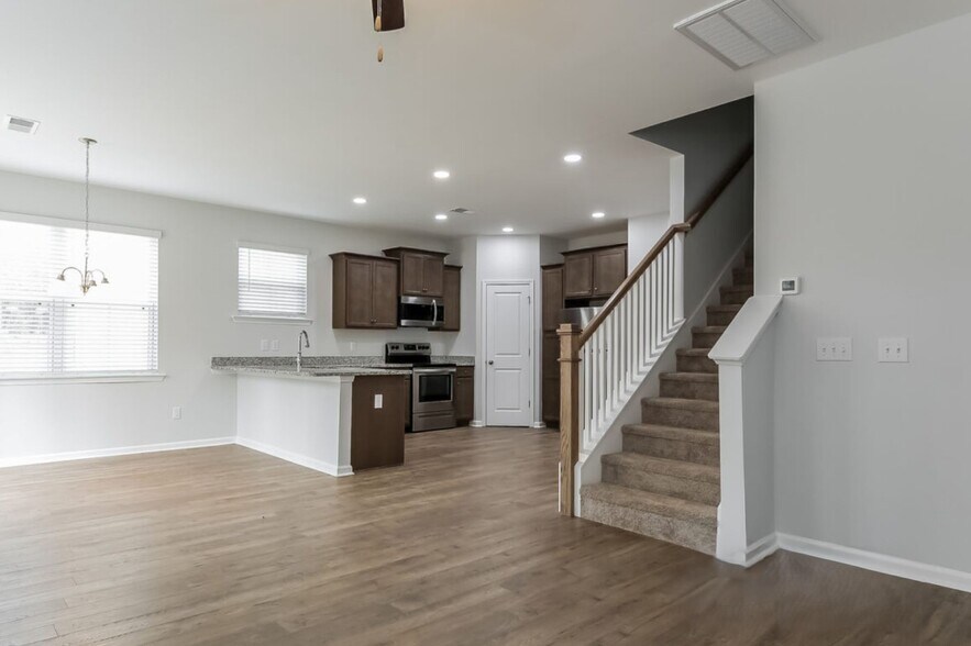 Building Photo - 200 Bosa Ln