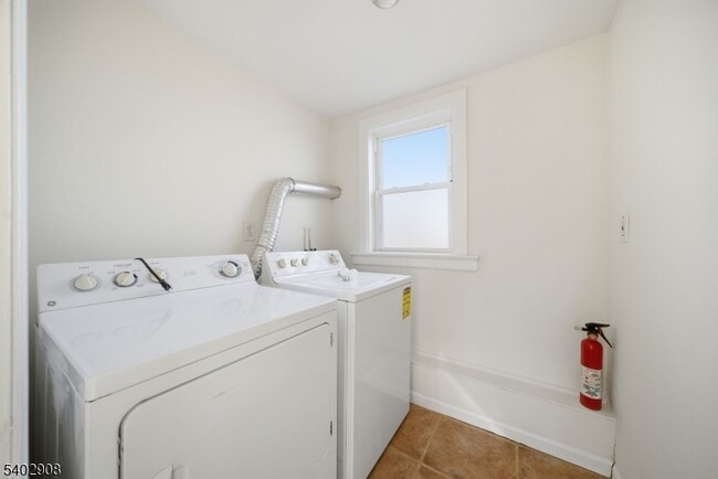 Building Photo - 75 Lakeview Terrace