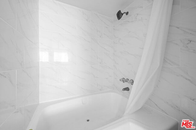 Building Photo - 10535 Wilshire Blvd