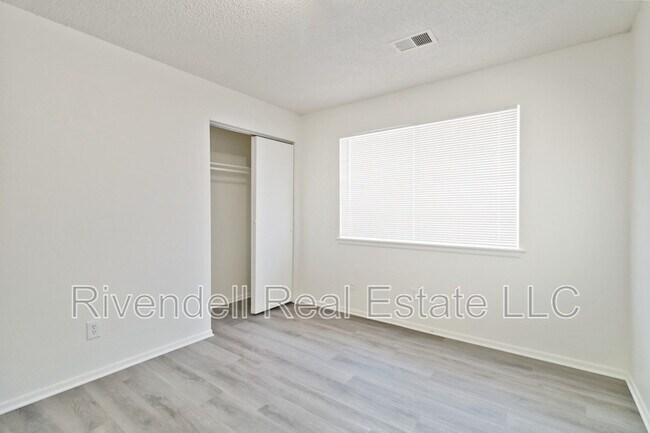 Building Photo - 373 Geneva St