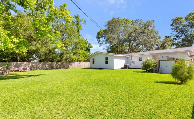 Building Photo - 110 Lana Dr