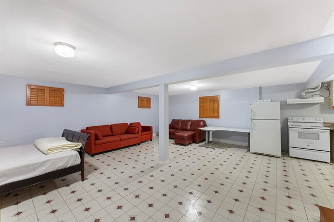 Building Photo - 529 Rosier Rd