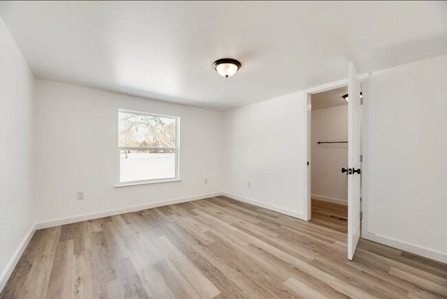 Building Photo - 393 Knollwood Rd