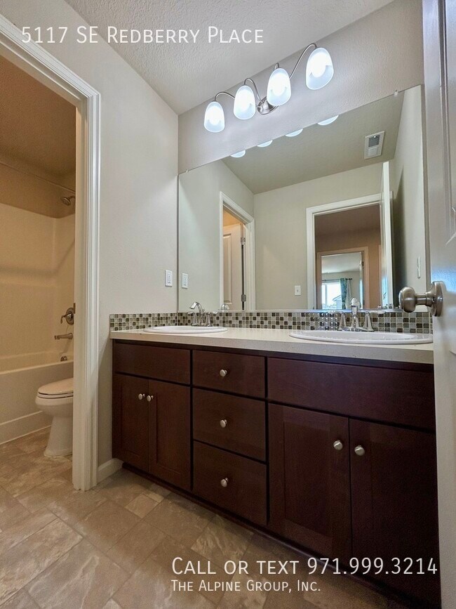Building Photo - 5117 SE Redberry Pl