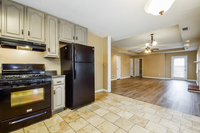 Building Photo - 3330 Salem Cove Dr