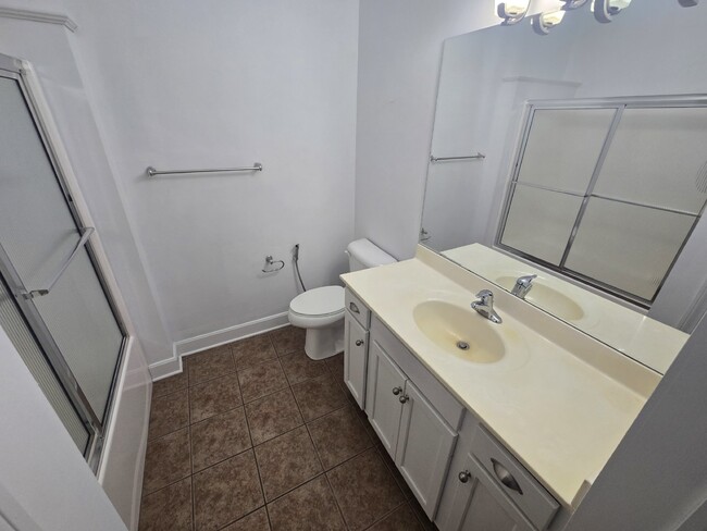 Building Photo - "Chic 2-Bed, 2-Bath Condo with Granite and...