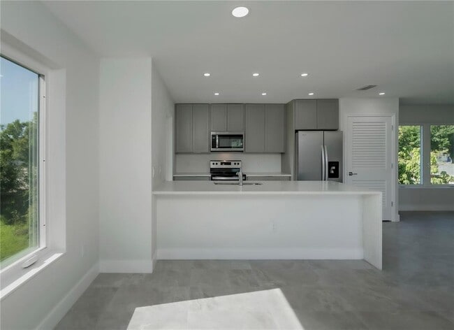 Building Photo - 310 Hibiscus St