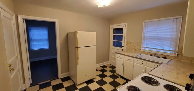 Building Photo - 2807 Spring Garden Street