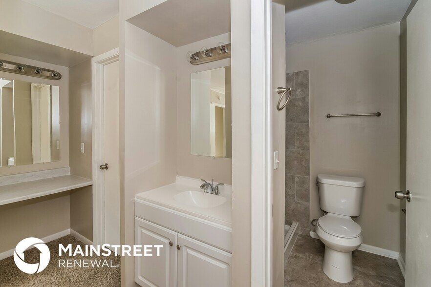 Building Photo - 5027 McManus Dr