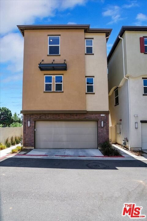 Building Photo - 725 Daniel Freeman Cir