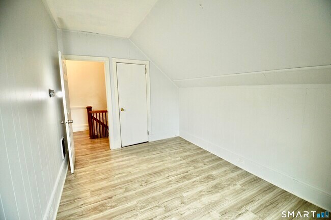 Building Photo - 407 East Ave