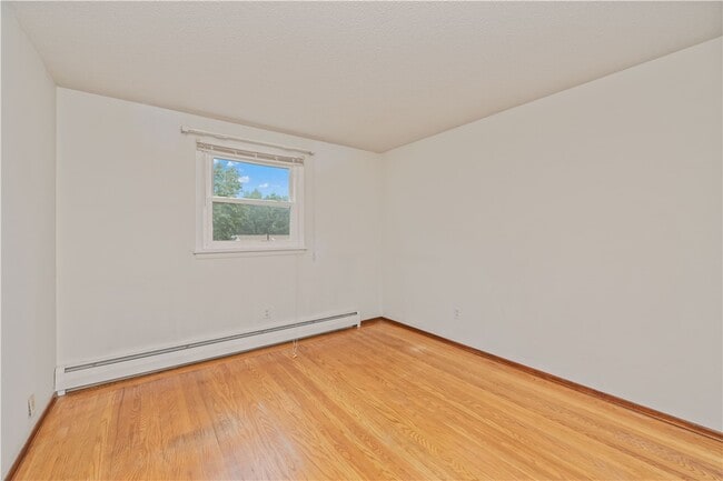 Building Photo - 75 Old Meadow Dr