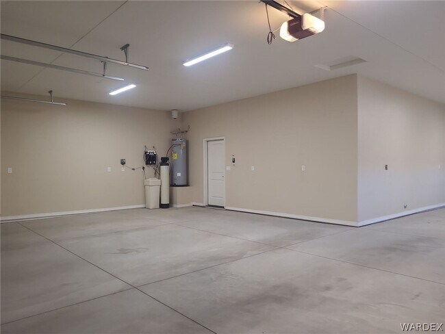 Building Photo - 1923 E Winter Haven Dr