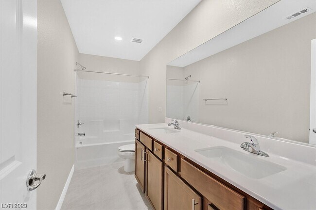 Building Photo - 372 Rosefinch St