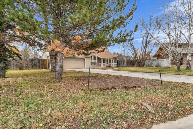 Building Photo - Prime Park Meadows Home